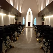 南青山サンタキアラ教会の画像｜灯りの明暗を変えると雰囲気も少し変えられていいなと思った。