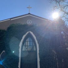 南青山サンタキアラ教会の画像｜敷地に入って最初に目に入るチャペル
