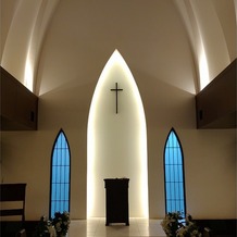 南青山サンタキアラ教会の画像｜見学した日は雨でしたが、教会内は優しい光があり、落ち着く空間でした。