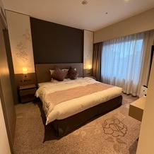 ホテル日航立川 東京の画像｜新郎新婦の控室のベッドルームです。そのまま宿泊可能です。