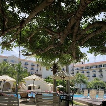 ホテル日航アリビラの画像｜ホテルのプールサイドからは、海も見え波音も聴こえます。