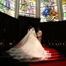 Casa d&#39; Angela Aoyama（カサ・デ・アンジェラ青山）の画像｜後ろ姿も美しいです！　ベールは長いやつに変更しました～