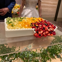 インフィニート　名古屋の画像｜ウェディングケーキ！フルーツ盛りだくさんでした。