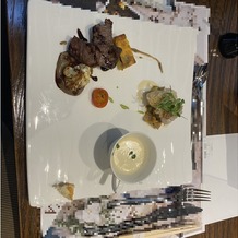 インフィニート　名古屋の画像｜ステーキとお魚と玉ねぎのスープ
コース料理がワンプレート出てきました。