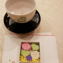 下鴨神社（賀茂御祖神社）の画像｜挙式前の控室で梅昆布茶とお菓子をいただきました