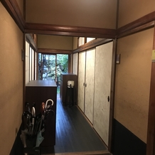 京都祝言 ＳＨＵ：ＧＥＮの画像｜親族控室も2つに分かれており、気を使わなくて良いので安心です