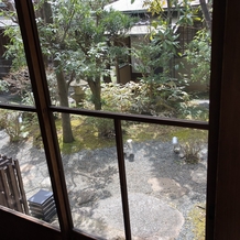 京都祝言 ＳＨＵ：ＧＥＮの画像｜控え室近くのお庭です。
