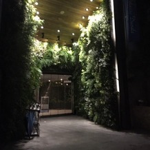 パラッツォ ドゥカーレ 麻布の画像｜外観入り口・夜