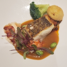 パラッツォ ドゥカーレ 麻布の画像｜1魚料理、真鯛とオマール海老。添えてある湯葉のコロッケが美味しいです。