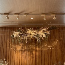 BLANC RIRE 大阪（ブランリール　オオサカ）の画像｜披露宴会場の壁の装飾です。