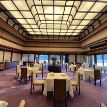 大阪城西の丸庭園 大阪迎賓館の画像｜高砂席からの写真です
レストラン用の席配置のためテーブル数は少ないです