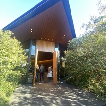 ＴＲＵＮＫ　ＨＯＴＥＬの画像｜緑がとても映える素敵な教会