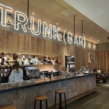 ＴＲＵＮＫ　ＨＯＴＥＬの画像｜入り口付近にこのようなバーがあり、ここでみなさんに待機していただけます。