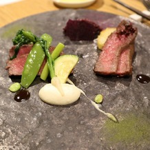 ＴＲＵＮＫ　ＨＯＴＥＬの画像｜野菜が美味しい緑コース、セロリソース
紅コース、じゃがいもとりんごのガレット、紫にんじんのチップス