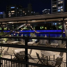 NAKANOSHIMA TERRACE # AND ME（中之島テラス # AND ME）の画像｜夜の水上チャペル