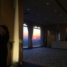 スカイウェディング羽田の画像｜夕暮れ時の美しい夕陽