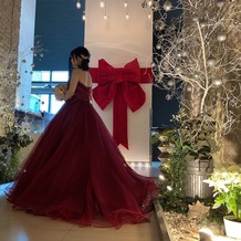 Ｆｉｓｈ Ｂａｎｋ ＴＯＫＹＯ（フィッシュバンク　トーキョー）の画像｜クリスマスに合わせた赤いドレス