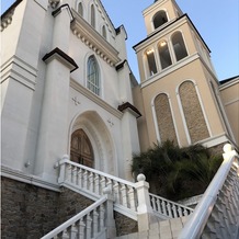ステラ・デル・アンジェロ（Stella dell&amp;#39;Angelo）の画像｜教会を出ての石階段です、ここでフラワーシャワーなどをするようです。