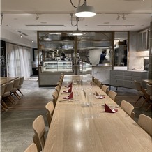 チャペル・ド・コフレ札幌の画像｜カフェとしても使用されるアットホームな雰囲気。
オープンキッチン。