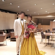MIRAIE Wedding（ミライエ ウエディング）の画像｜式場でレンタルできるタキシードとカラードレスです。