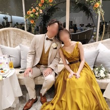 MIRAIE Wedding（ミライエ ウエディング）の画像｜高砂はテーブルとソファが選べます。