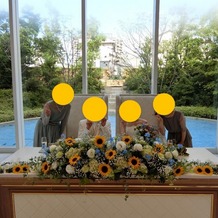 ララシャンスＯＫＡＺＡＫＩ迎賓館の画像｜メインテーブル装花