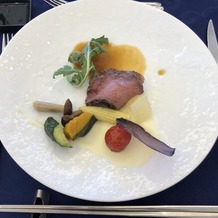 ラグナヴェール ＳｋｙＴｅｒｒａｃｅ（ＬＡＧＵＮＡＶＥＩＬ ＳｋｙＴｅｒｒａｃｅ）の画像｜メインのお料理です。