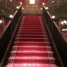 ザ・コンダーハウス（ＴＨＥ ＣＯＮＤＥＲ ＨＯＵＳＥ）の画像｜式場入ってすぐの階段(前撮りなどここでできる)