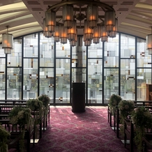 ザ・コンダーハウス（ＴＨＥ ＣＯＮＤＥＲ ＨＯＵＳＥ）の画像｜ステンドグラスが美しいチャペル