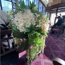 ザ・コンダーハウス（ＴＨＥ ＣＯＮＤＥＲ ＨＯＵＳＥ）の画像｜式場のバージンロードを彩る花