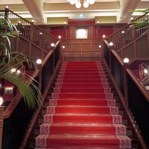 ザ・コンダーハウス（ＴＨＥ ＣＯＮＤＥＲ ＨＯＵＳＥ）の画像｜エントランス。撮影に大人気の大階段