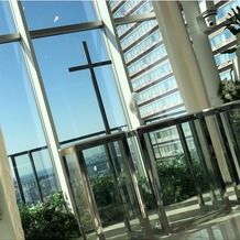 アヴァンセリアン大阪の画像｜大きな窓から綺麗な空が見える