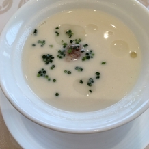ホテルモントレ姫路の画像｜フレンチコース　カリフラワーのフランとホワイトチョコレートのクリームスープ