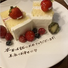 THE LANDMARK SQUARE OSAKA（ザ ランドマークスクエア オオサカ）の画像｜ウェディングケーキもブライズルームでゆっくり食べました。