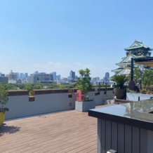 THE LANDMARK SQUARE OSAKA（ザ ランドマークスクエア オオサカ）の画像｜屋上での記念撮影は大阪城が背景に