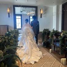 THE LANDMARK SQUARE OSAKA（ザ ランドマークスクエア オオサカ）の画像｜新郎新婦とも提携のドレスショップからレンタルしました。