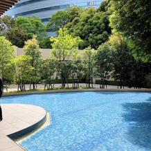 リストランテ　カノビアーノ　（ホテル雅叙園東京）の画像｜庭にはプールが付いており晴れた日はとても開放感があります。