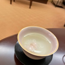 リストランテ　カノビアーノ　（ホテル雅叙園東京）の画像｜親族控室にて桜茶