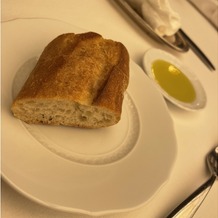 リストランテ　カノビアーノ　（ホテル雅叙園東京）の画像｜パンです。オリーブオイルにつけるとすごくおいしかったです。