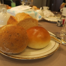 東京會舘の画像｜3,4種類のパンが付け合わせで出てきました。