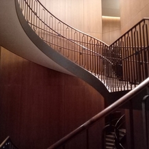東京會舘の画像｜螺旋階段の画像です。当日はここでfirst meetを行います。