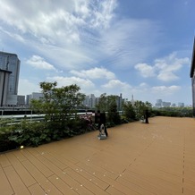 東京會舘の画像｜チャペル外のテラス