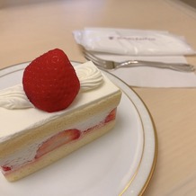 東京會舘の画像｜試食でいただきた、実際に当日でてくるウェディングケーキ。甘すぎなくおいしかったです