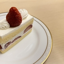 東京會舘の画像｜ウェディングケーキ。写真はフェアの試食会で出されたもの
