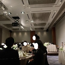 東京會舘の画像｜幕が上がる前の会場もシックで上品な雰囲気だった。個人的には幕が上がる前の雰囲気の方が好み。
