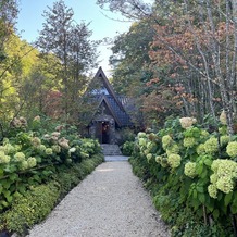 ルグラン軽井沢ホテル＆リゾートの画像｜手前は紫陽花の花。切らずにドライフラワー化しているそうです。
季節によって見え方が変わります。