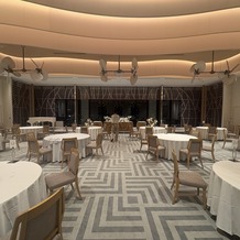 ノートルダム大阪ＯＮＥの画像｜白く明るい雰囲気の会場で、私たちのイメージにぴったりでした！