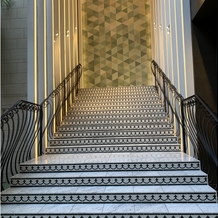 トリフォーリア ＮＡＧＯＹＡの画像｜フラワーシャワーなどの階段