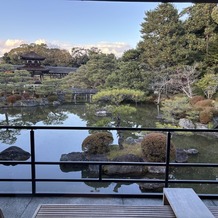 平安神宮会館の画像｜披露宴会場の入口奥から見える景色