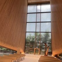 THE THOUSAND KYOTO （ザ・サウザンド京都）の画像｜木でできたチャペル。天井も高く解放感あり